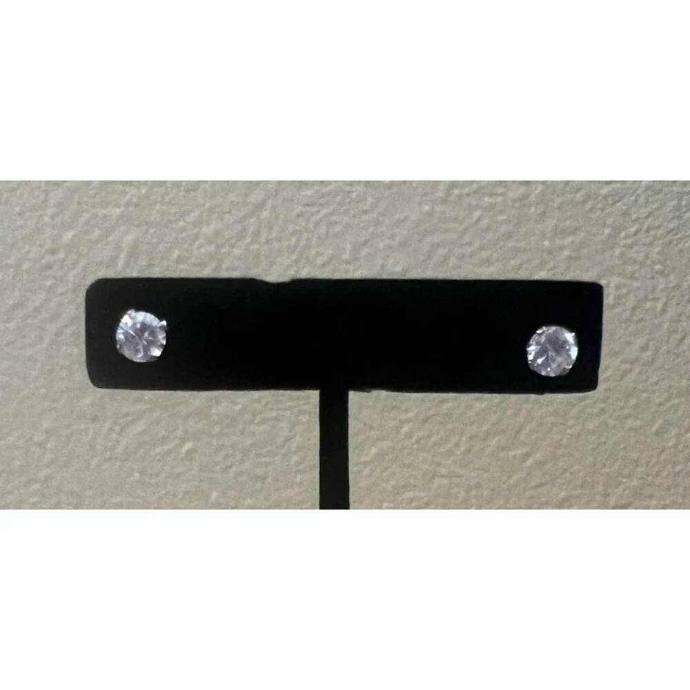 925 Sterling Silver Cubic Zirconia 6MM Round Stud Pierced Earrings